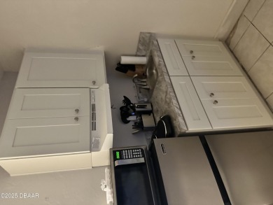 Corner DIRECT OCEAN FRONT efficiency with amazing views. Enjoy