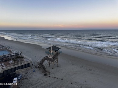 Corner DIRECT OCEAN FRONT efficiency with amazing views. Enjoy