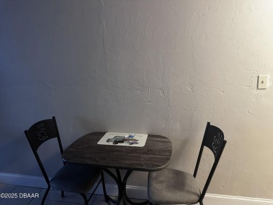 Corner DIRECT OCEAN FRONT efficiency with amazing views. Enjoy