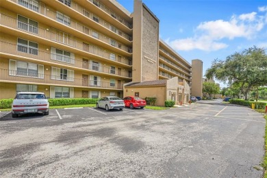 Bright and Spacious 1 bedroom 2 bath condo on high-floor