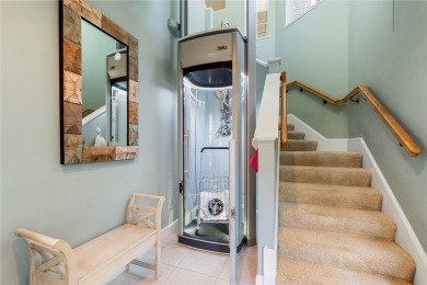 Top floor living w. personal Stiltz Lift to take you (or your
