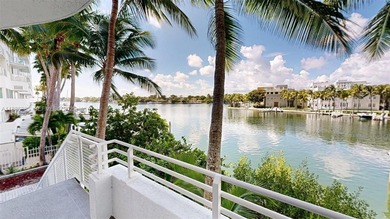 Miami Beach PH in front of the ocean in a modern boutique