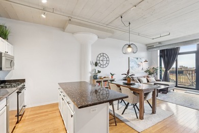 Bright, move-in ready 2BD/2BA loft in University Village with