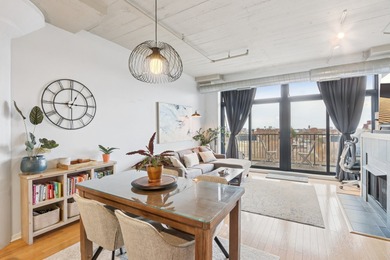 Bright, move-in ready 2BD/2BA loft in University Village with
