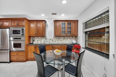 Spacious & Elegant 3BR + Den, 2BA with Lake Views in Hunters