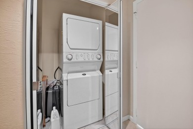 Spacious & Elegant 3BR + Den, 2BA with Lake Views in Hunters