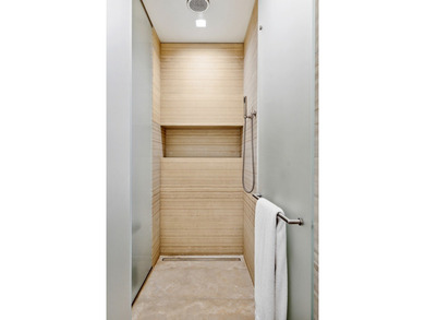 Don't miss this! In the heart of the Gold Coast, 3W on Goethe