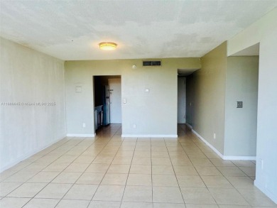 Move in ready 2/2 in nice area of North Miami. Well maintained
