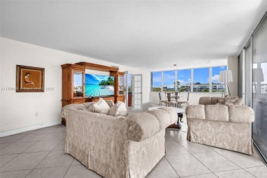 Huge 2/2.5 sundrenched corner unit sits at the canopy of the