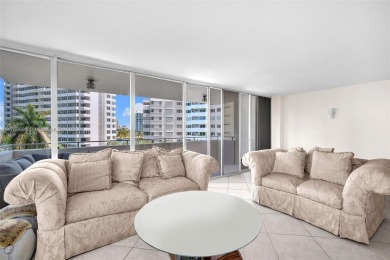 Huge 2/2.5 sundrenched corner unit sits at the canopy of the