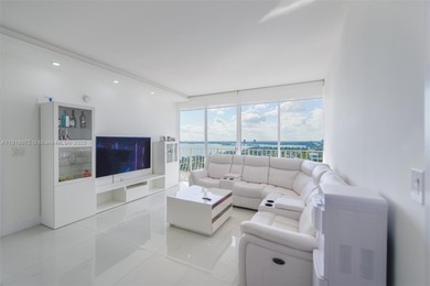 Beautiful newly remodeled penthouse located in desirable North