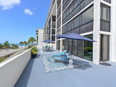 BEAT THE SNOWBIRDS. GREAT LOCATION.  The is the beachfront home