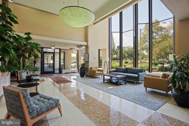 ALL UTILITIES INCLUDED Live in Style at the Center of It All -