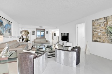 Fully Renovated Oceanfront Condo at Singer Island.
Experience