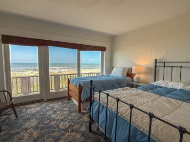 This charming ground level house on St. George Island offers the