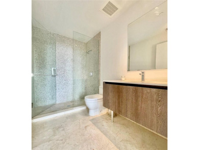 Located in the heart of Brickell this stunning 2bed/2bath