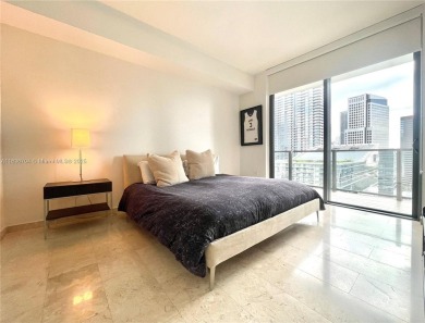 Located in the heart of Brickell this stunning 2bed/2bath