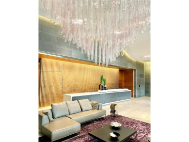 Located in the heart of Brickell this stunning 2bed/2bath