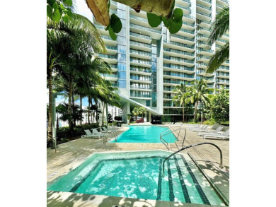 Located in the heart of Brickell this stunning 2bed/2bath