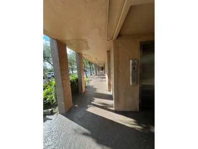 !! FANTASTIC LOCATION. ** condo in the heart of Coral Springs