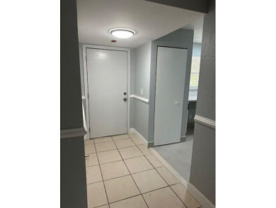 !! FANTASTIC LOCATION. ** condo in the heart of Coral Springs