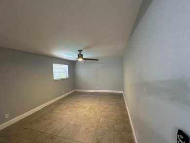 !! FANTASTIC LOCATION. ** condo in the heart of Coral Springs