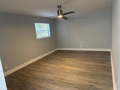 !! FANTASTIC LOCATION. ** condo in the heart of Coral Springs