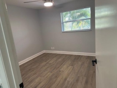 !! FANTASTIC LOCATION. ** condo in the heart of Coral Springs