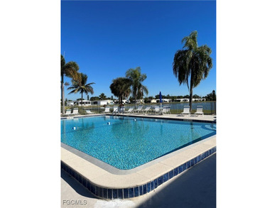 A BEAUTIFUL LAKE FRONT 2-BED, 2-BATH HOME IN 55+ LAKE ARROWHEAD