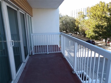 CORNER UNIT, BEAUTIFUL CONDO, OPEN BALCONY, KITCHEN WITH GRANITE
