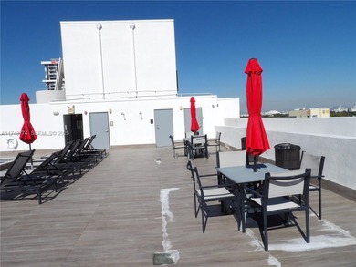 CORNER UNIT, BEAUTIFUL CONDO, OPEN BALCONY, KITCHEN WITH GRANITE