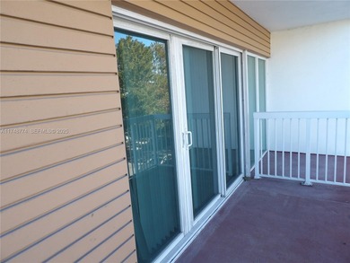 CORNER UNIT, BEAUTIFUL CONDO, OPEN BALCONY, KITCHEN WITH GRANITE