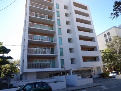 CORNER UNIT, BEAUTIFUL CONDO, OPEN BALCONY, KITCHEN WITH GRANITE