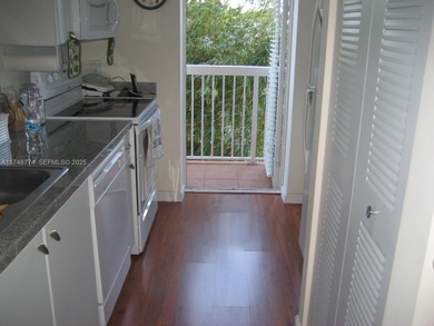 CORNER UNIT, BEAUTIFUL CONDO, OPEN BALCONY, KITCHEN WITH GRANITE