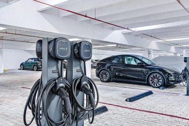 This sophisticated 2,600+ SF residence at Sloan's Curve offers