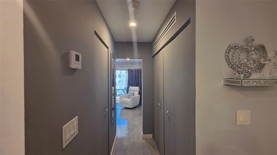 ABsolutely gorgeous 1 bedroom 1 bath in a veyr beautiful and
