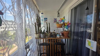 ABsolutely gorgeous 1 bedroom 1 bath in a veyr beautiful and