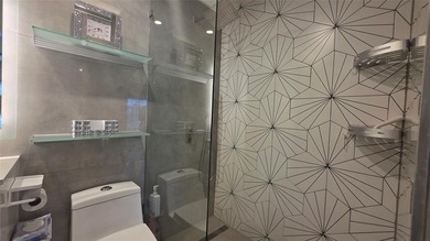 ABsolutely gorgeous 1 bedroom 1 bath in a veyr beautiful and