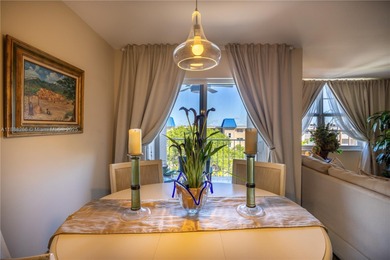 BEAUTIFUL 2 BEDROOM , 2 BATHROOM
Spacious and bright unit