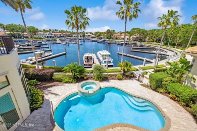 Enjoy the Island life ! Move-in-ready executive pool home: 4brs