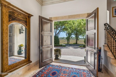 Enjoy the Island life ! Move-in-ready executive pool home: 4brs