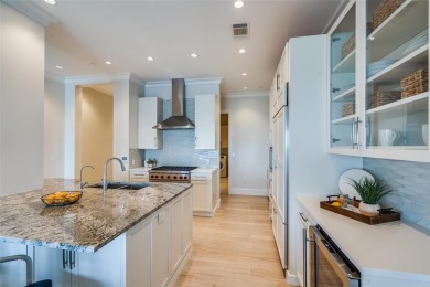 If you dream of living in a home with breathtaking views, it can