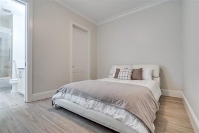 If you dream of living in a home with breathtaking views, it can