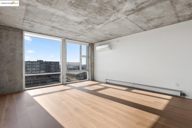 Luxury view loft condo, 8th floor, southern water views