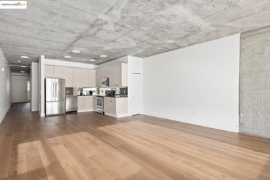 Luxury view loft condo, 8th floor, southern water views