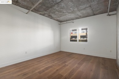 Luxury view loft condo, 8th floor, southern water views