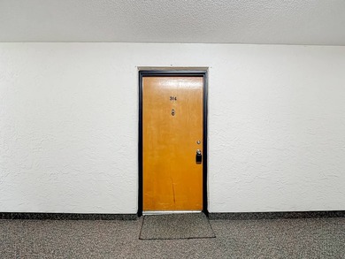 Welcome to your 2 bedroom 2 bath 955 sq ft, dream condo