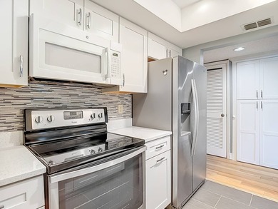 Welcome to your 2 bedroom 2 bath 955 sq ft, dream condo