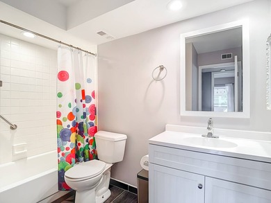 Welcome to your 2 bedroom 2 bath 955 sq ft, dream condo