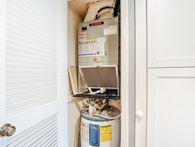 Welcome to your 2 bedroom 2 bath 955 sq ft, dream condo